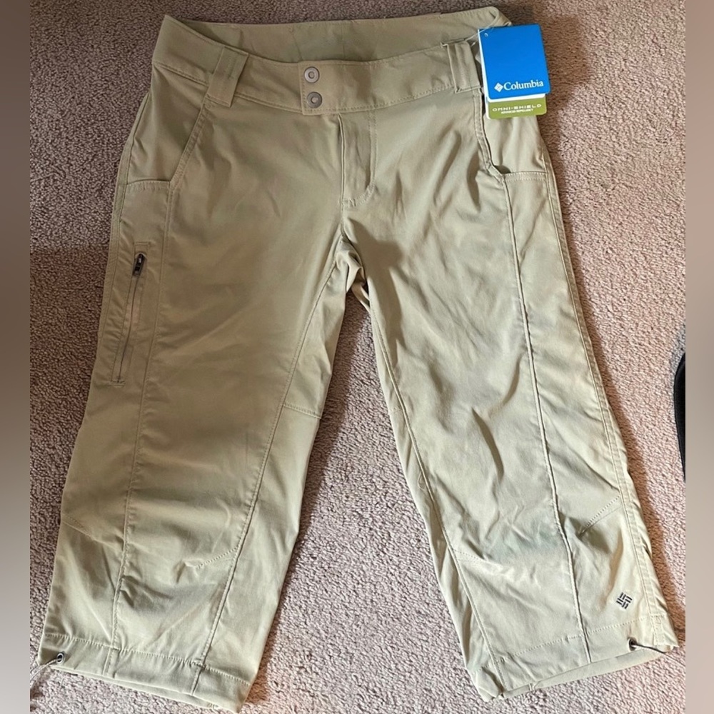 Columbia Khaki Capris - new!!
